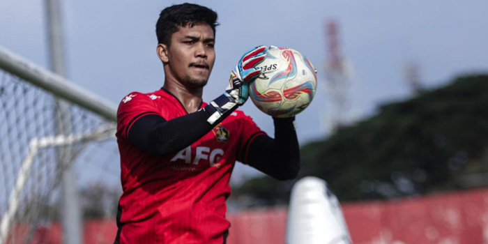 Perbandingan dengan Kiper Lain di Liga