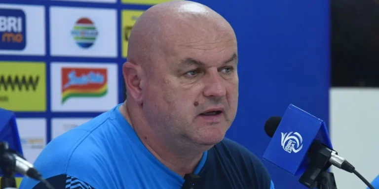 Menjelang Kontra Malut United, Bojan Hodak Menganku Beratnya Perjalanan di BRI Liga 1