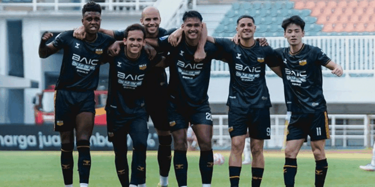 Prediksi Panas BRI Liga 1: Dewa United vs PSBS Biak, Siapa Unggul di 23 Mei 2025?