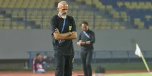 Usai Gagal Bungkam Arema FC di GBT, Persebaya Memutuskan Kerja Sama dengan Eduardo Perez!