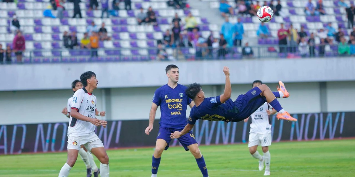 Salto-Hokky-Caraka-ke-Gawang-Persik-Kediri-Jadi-Gol-Terbaik-Pekan-ke-15-BRI-Super-League!