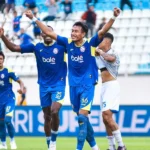 Arema FC Persembahkan Kemenangan untuk Almarhum Kuncoro dan Aremania