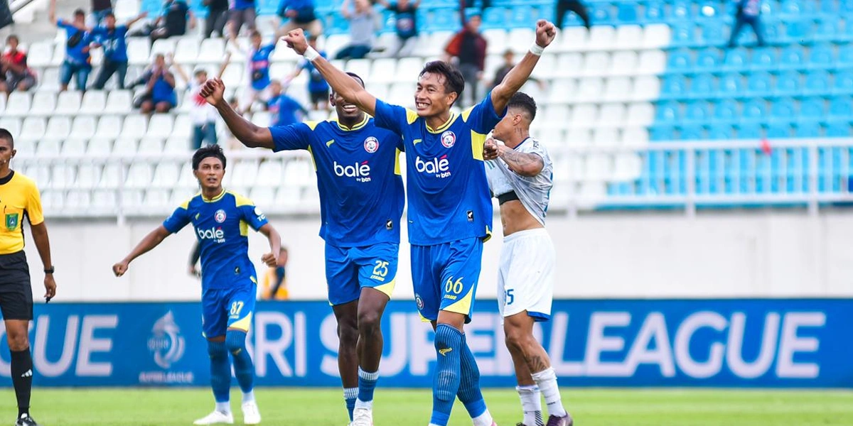 Arema-FC-Persembahkan-Kemenangan-untuk-Almarhum-Kuncoro-dan-Aremania