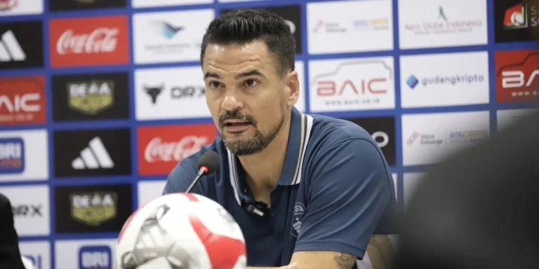 Carlos Pena Tegaskan Persita Harus Bangkit Usai Kekalahan dari Persija